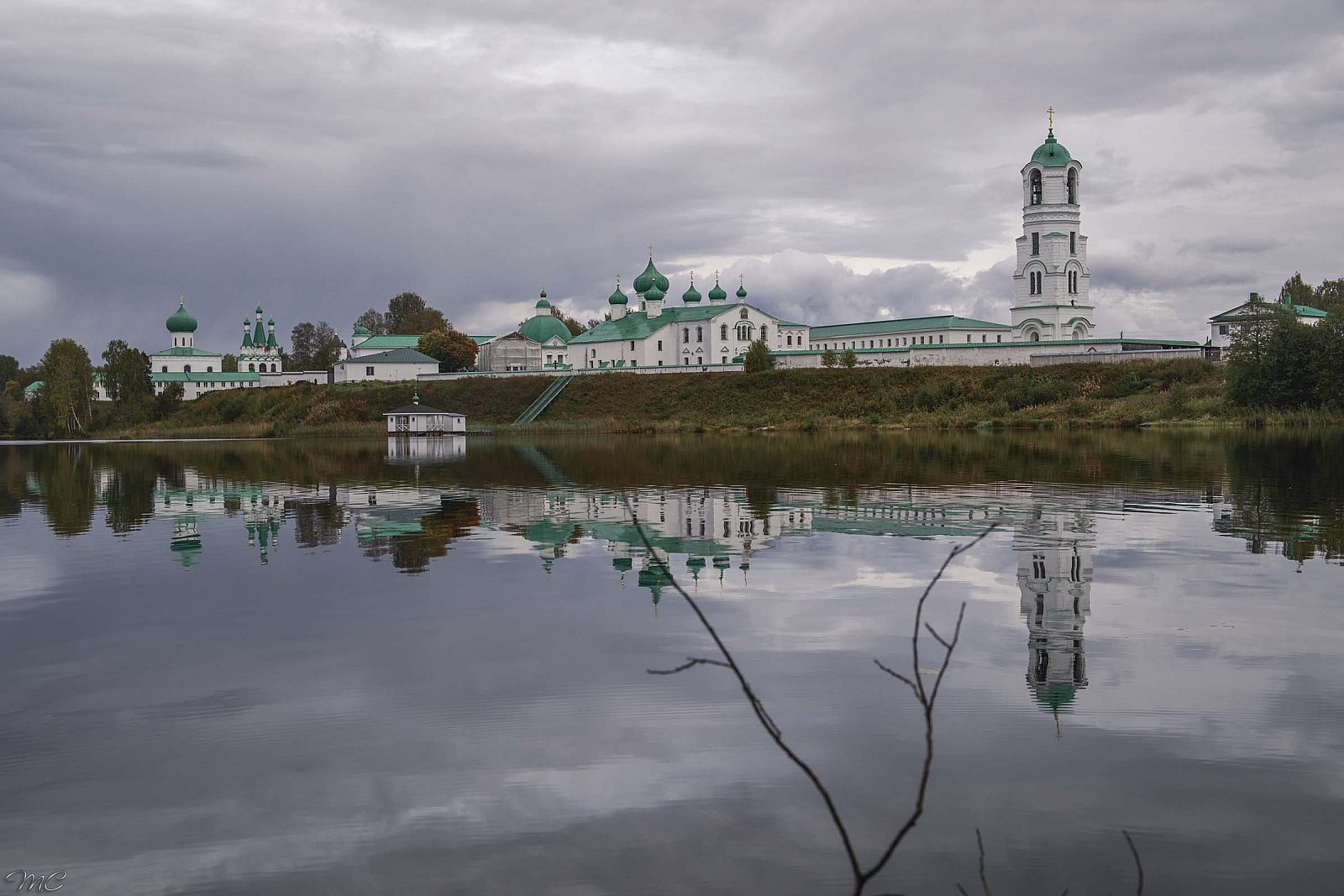 Озеро Рощинское и Свято-Троицкий Александро-Свирский мужской монастырь - Свирское